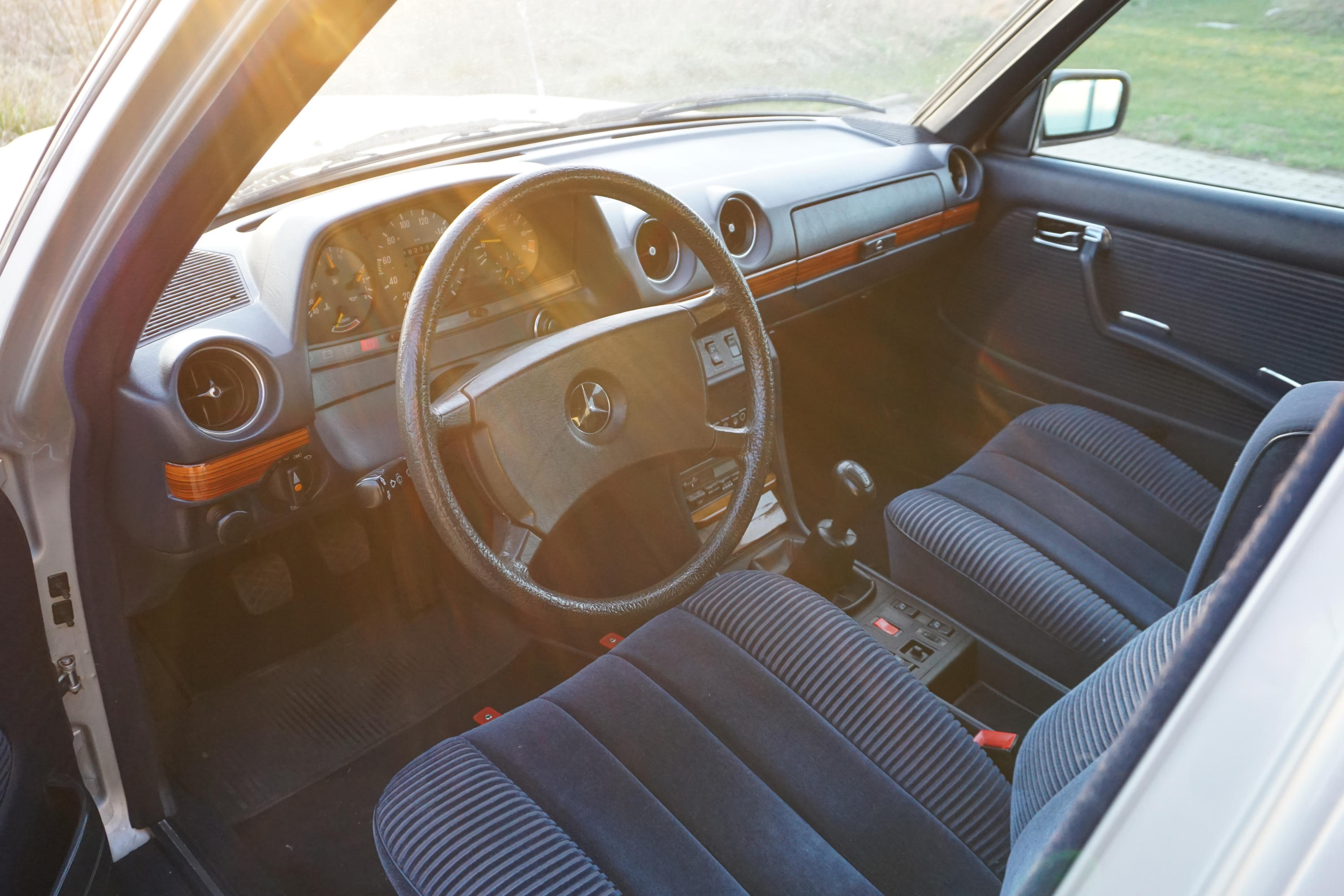 Mercedes-Benz 250 (W123)