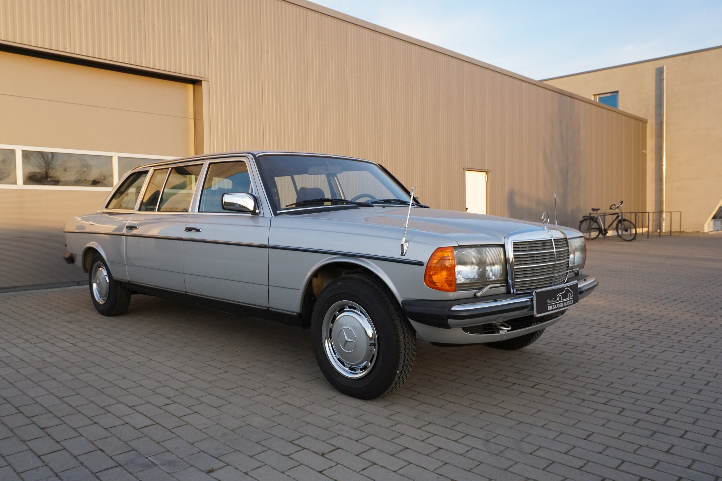Mercedes-Benz 250 (W123)