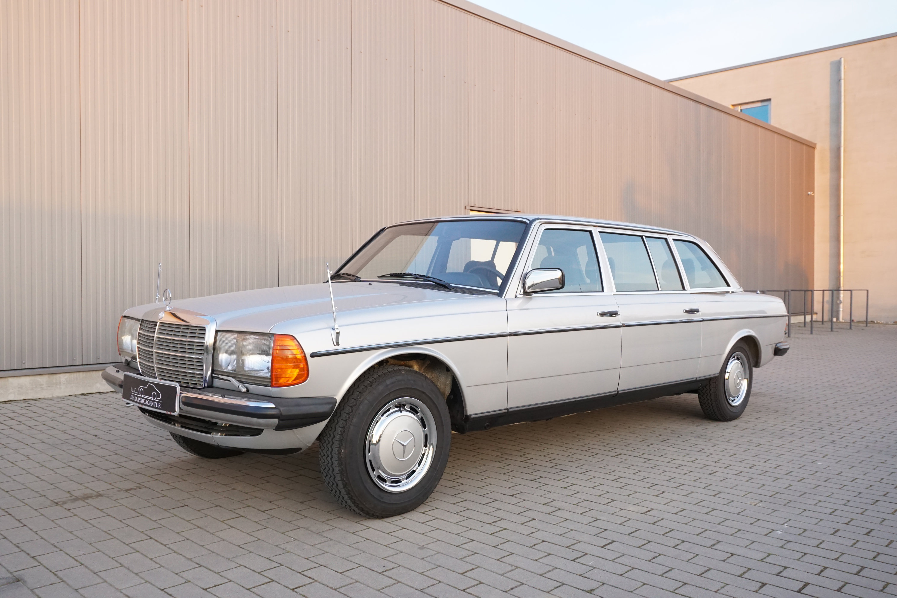 Mercedes-Benz 250 (W123)