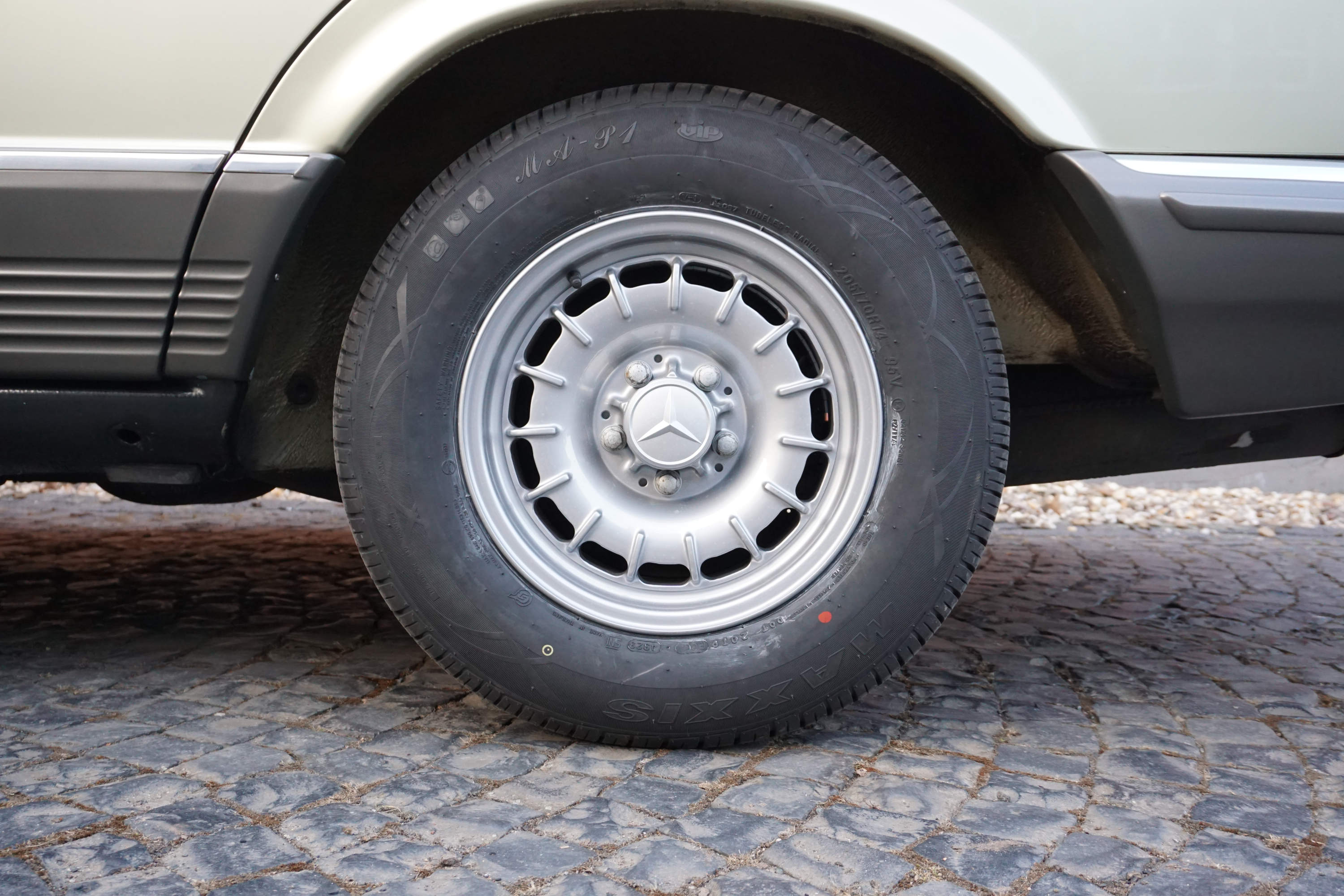 Mercedes-Benz 380 SE (W126)