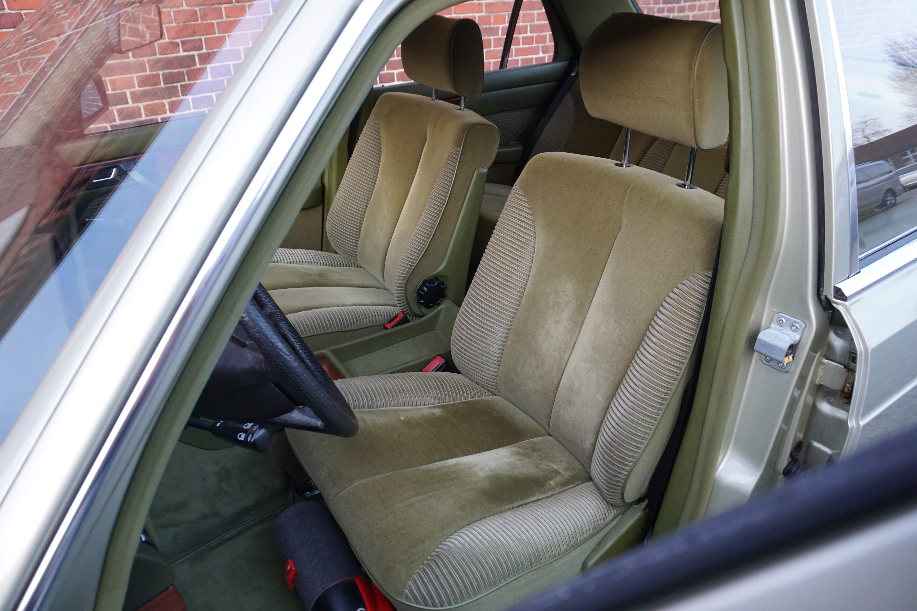 Mercedes-Benz 380 SE (W126)